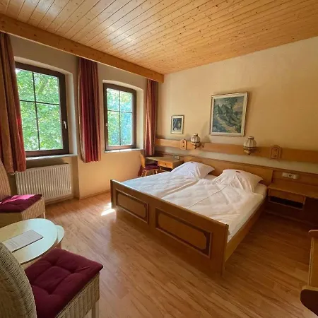 Bayerischer Hof 2*