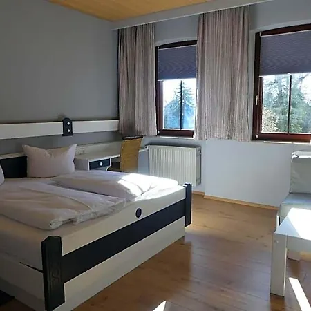 Bayerischer Hof מלון